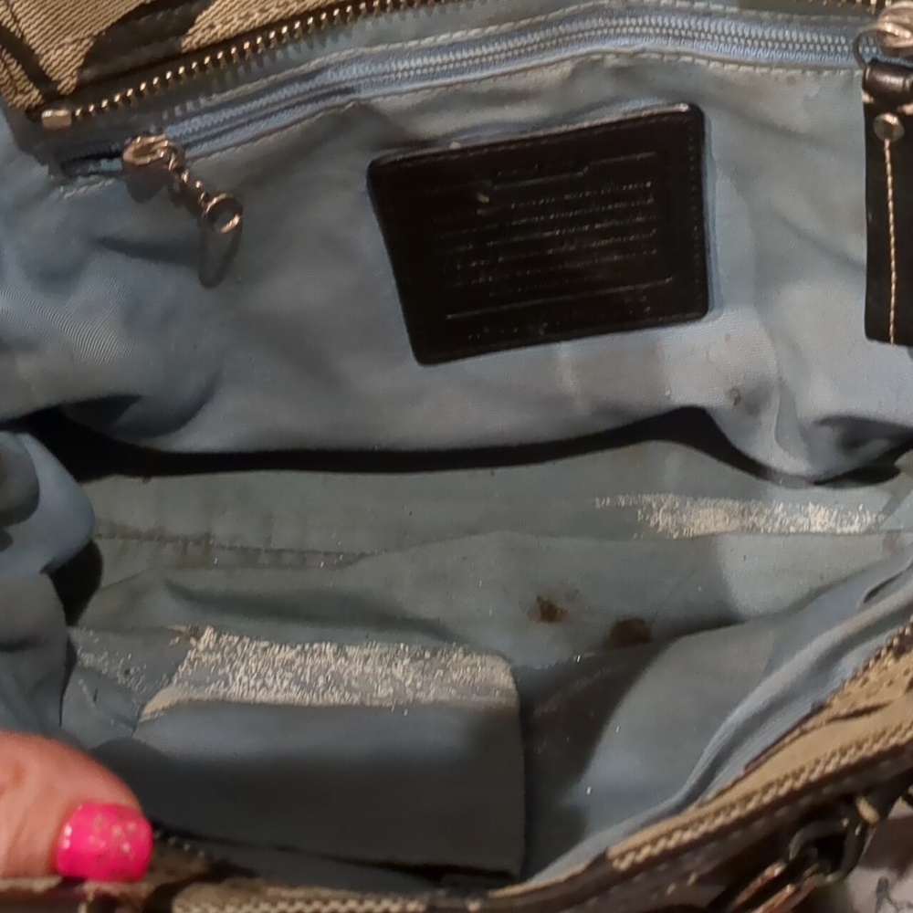 Authentic Coach Hamptons Signature Pocketbook - Picture 5 of 12